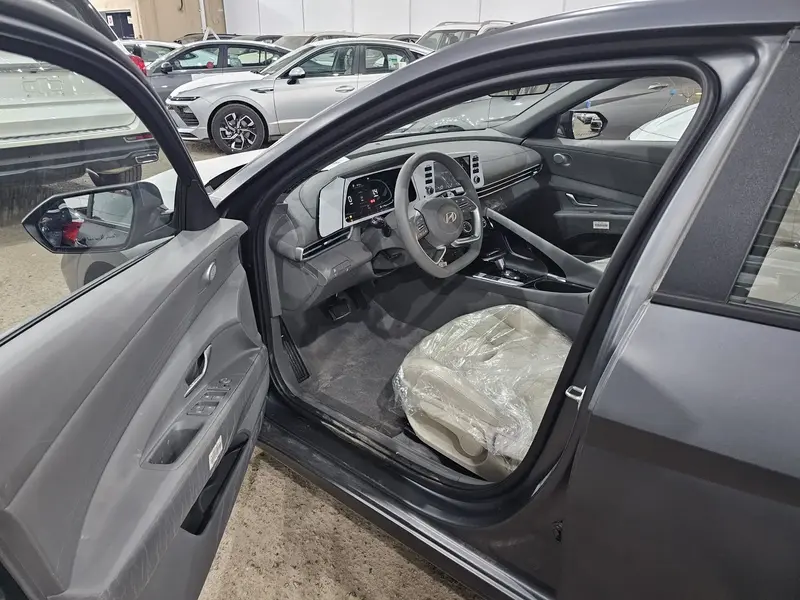 Hyundai Elantra 2025
