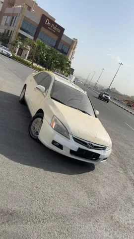 استكشف undefined undefined الصور الخارجية والداخلية. اكتشف جميع جوانب وتفاصيل السيارات.