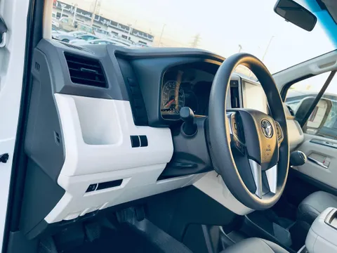 New Toyota Hiace 2.8L Commuter M/T Highline 2024
