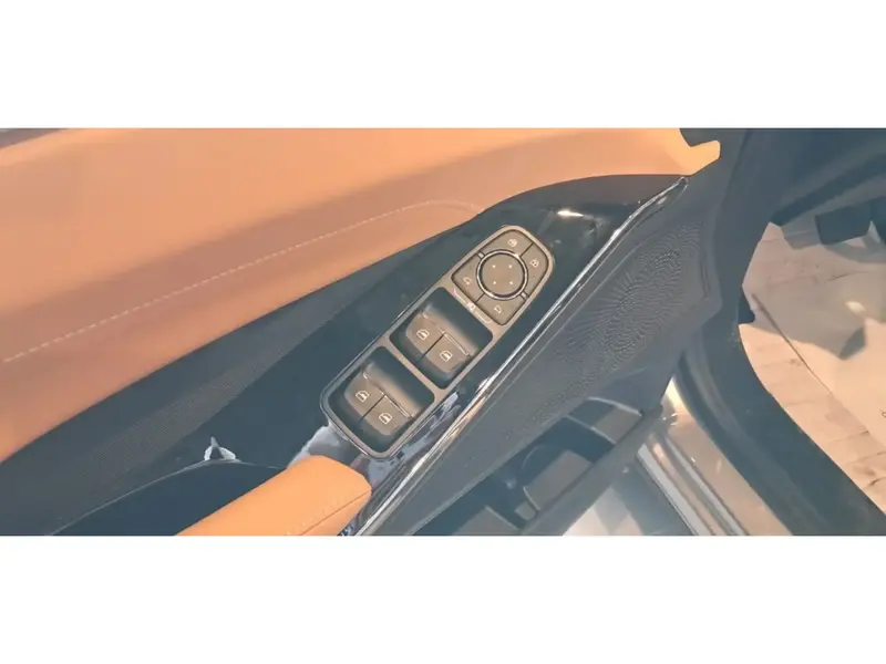 Discover undefined undefined Exterior Interior Images.Find all aspects and details of cars.