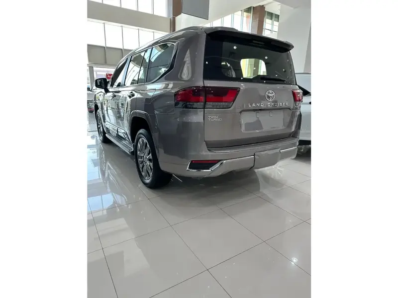 Toyota Land Cruiser Wagon 2025