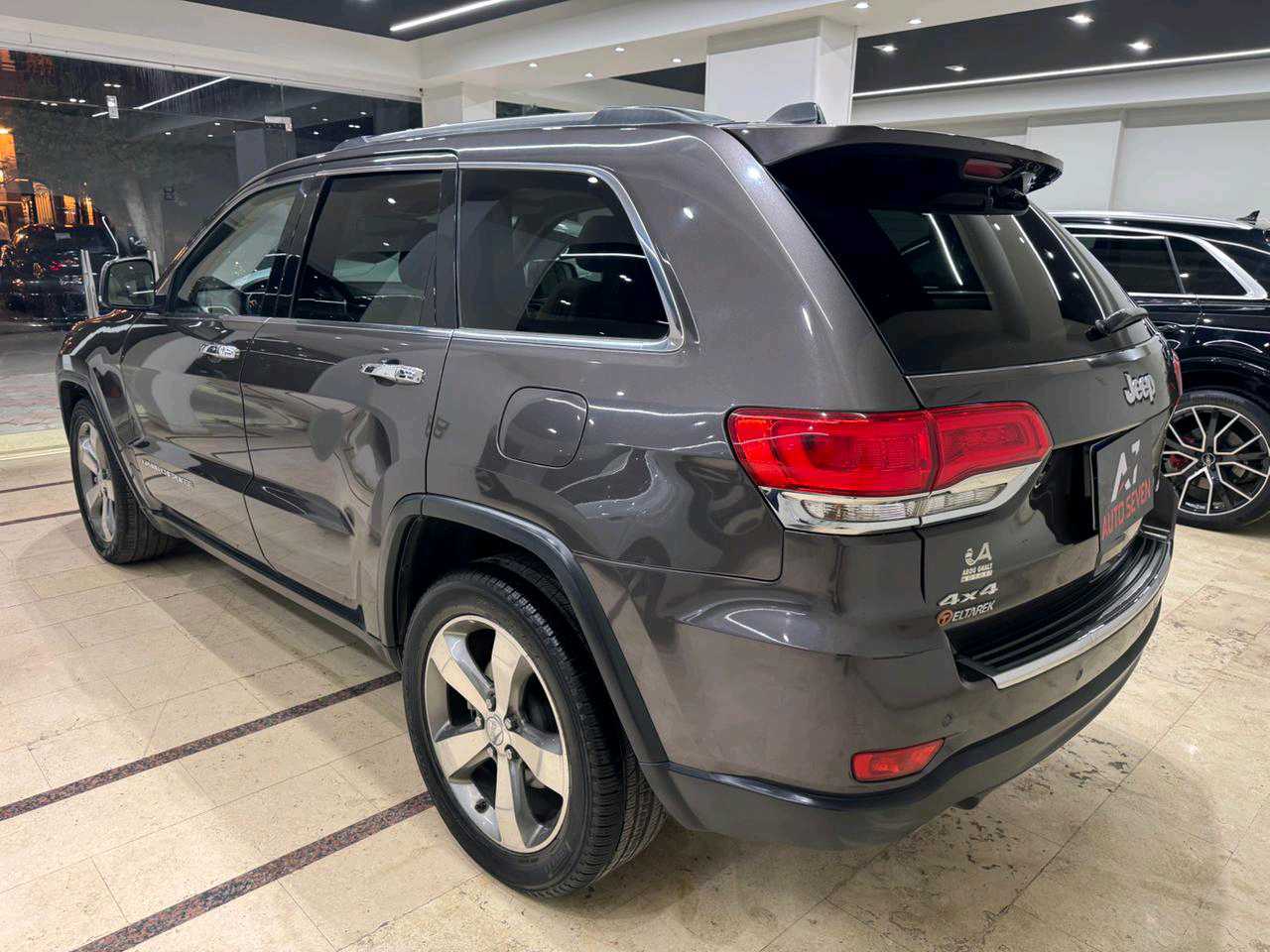 جيب جراند شيروكي 2016