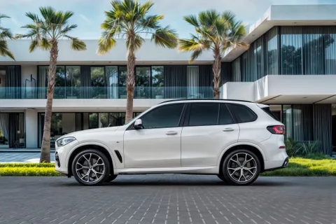 Discover undefined undefined Exterior Interior Images.Find all aspects and details of cars.