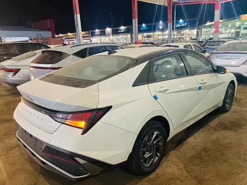 Hyundai Elantra 2025