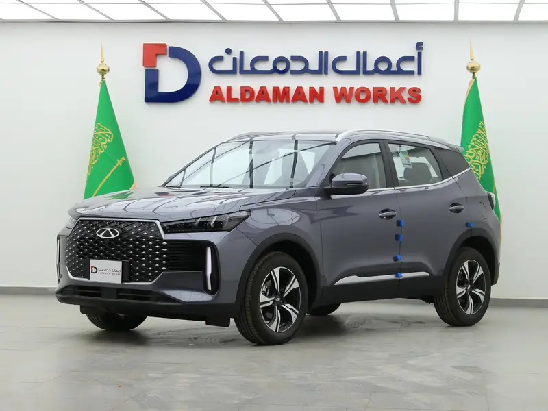 استكشف undefined undefined الصور الخارجية والداخلية. اكتشف جميع جوانب وتفاصيل السيارات.