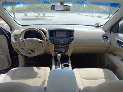 Nissan Pathfinder 3.5L S 2WD 2015