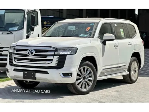 Discover undefined undefined Exterior Interior Images.Find all aspects and details of cars.