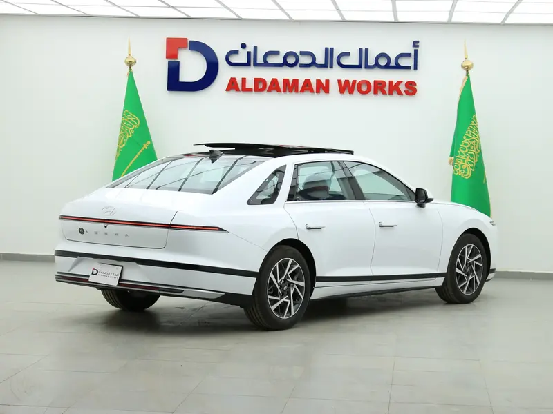 Discover undefined undefined Exterior Interior Images.Find all aspects and details of cars.