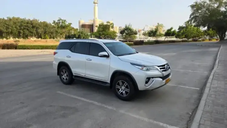 toyota toyota-fortuner image Toyota Fortuner 2.7L GX2 4X4 2016