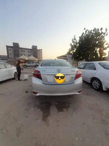 استكشف undefined undefined الصور الخارجية والداخلية. اكتشف جميع جوانب وتفاصيل السيارات.