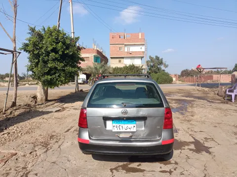 استكشف undefined undefined الصور الخارجية والداخلية. اكتشف جميع جوانب وتفاصيل السيارات.
