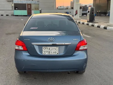 استكشف undefined undefined الصور الخارجية والداخلية. اكتشف جميع جوانب وتفاصيل السيارات.