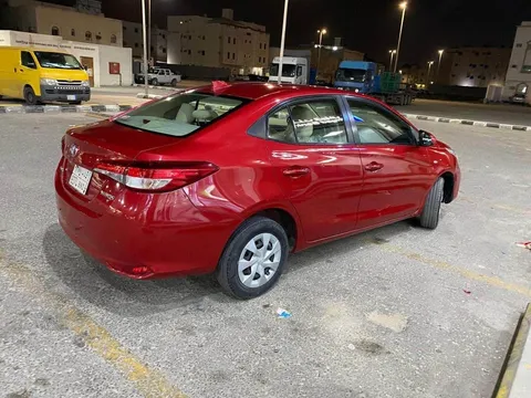 استكشف undefined undefined الصور الخارجية والداخلية. اكتشف جميع جوانب وتفاصيل السيارات.