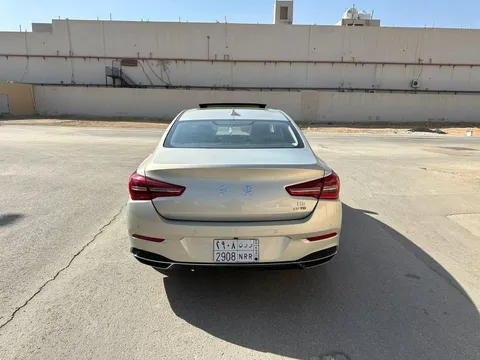 Discover undefined undefined Exterior Interior Images.Find all aspects and details of cars.