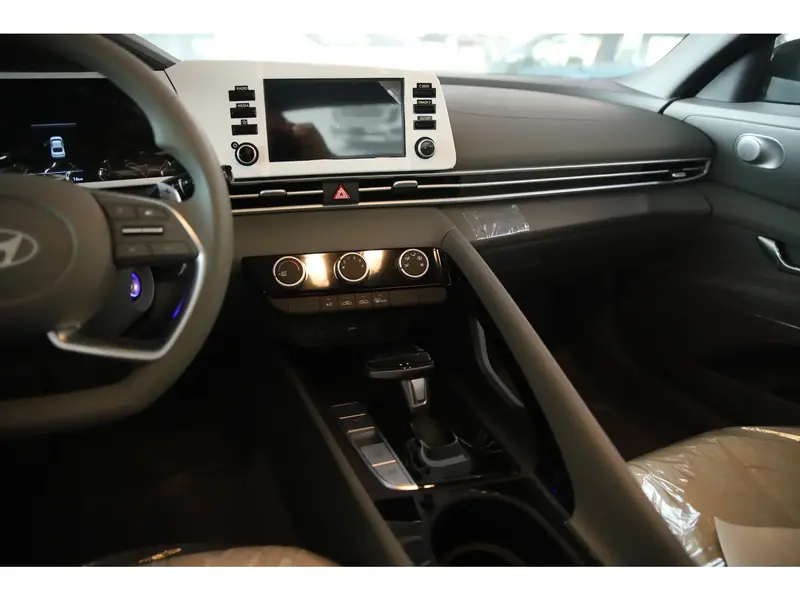 Hyundai Elantra 2025