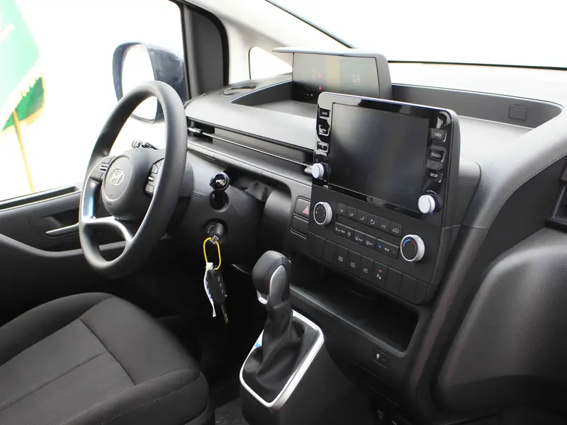 Hyundai Staria 2025