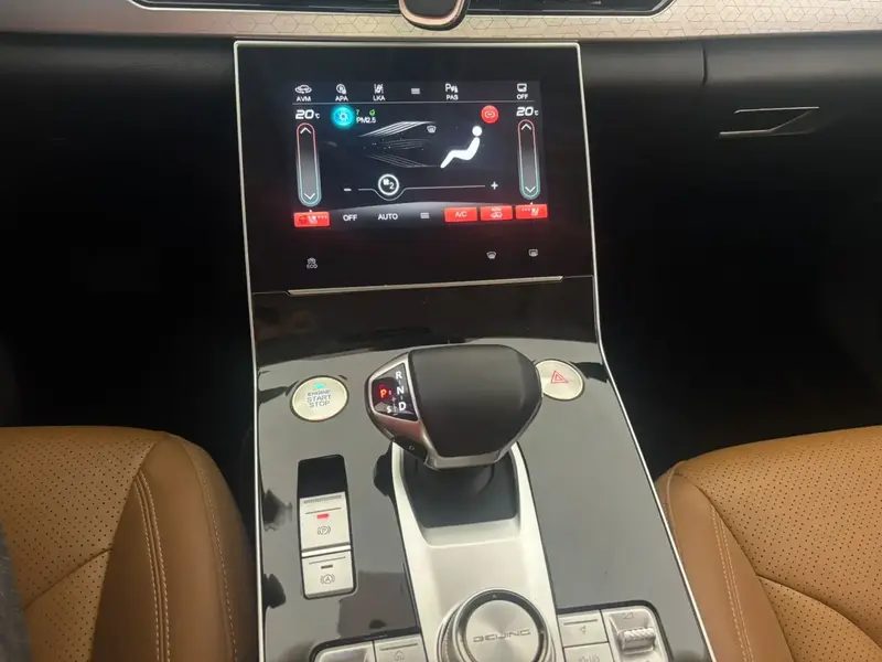 Discover undefined undefined Exterior Interior Images.Find all aspects and details of cars.