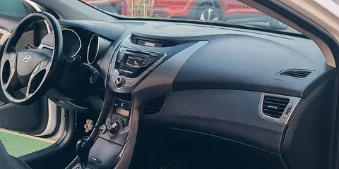 Hyundai Elantra 1.8L Top 2013
