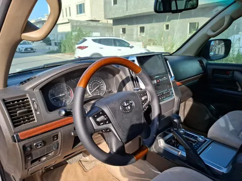 Discover undefined undefined Exterior Interior Images.Find all aspects and details of cars.