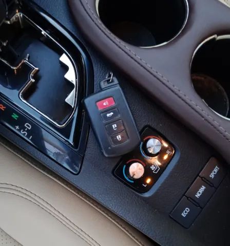 Discover undefined undefined Exterior Interior Images.Find all aspects and details of cars.