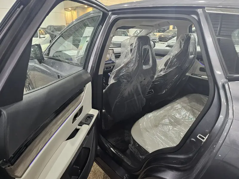 Discover undefined undefined Exterior Interior Images.Find all aspects and details of cars.