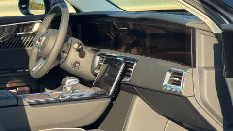 New Hongqi E-HS9 Flagship (7 Seats) 2024