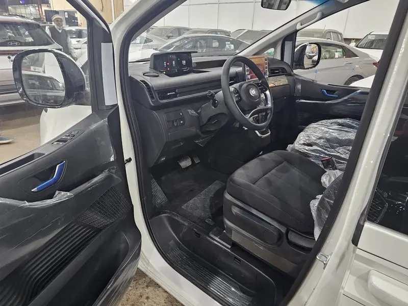 Discover undefined undefined Exterior Interior Images.Find all aspects and details of cars.