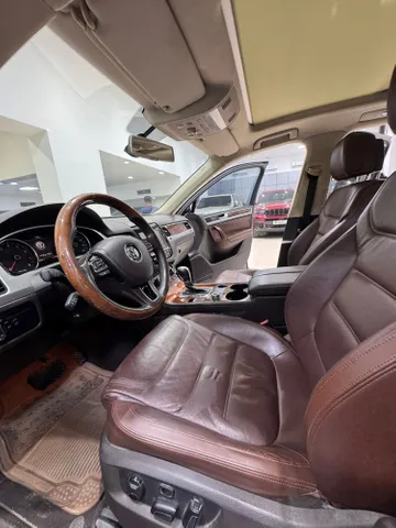 Discover undefined undefined Exterior Interior Images.Find all aspects and details of cars.