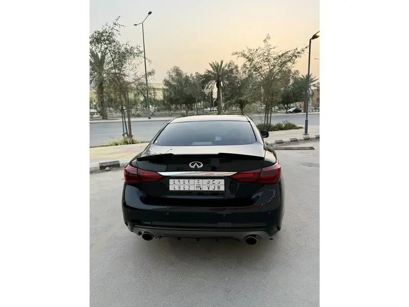 استكشف undefined undefined الصور الخارجية والداخلية. اكتشف جميع جوانب وتفاصيل السيارات.
