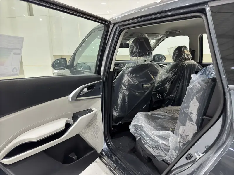 Discover undefined undefined Exterior Interior Images.Find all aspects and details of cars.