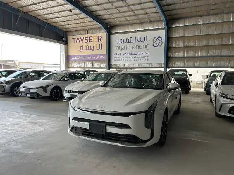كيا K8 2025 ستاندر