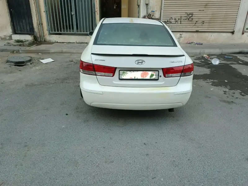 استكشف undefined undefined الصور الخارجية والداخلية. اكتشف جميع جوانب وتفاصيل السيارات.