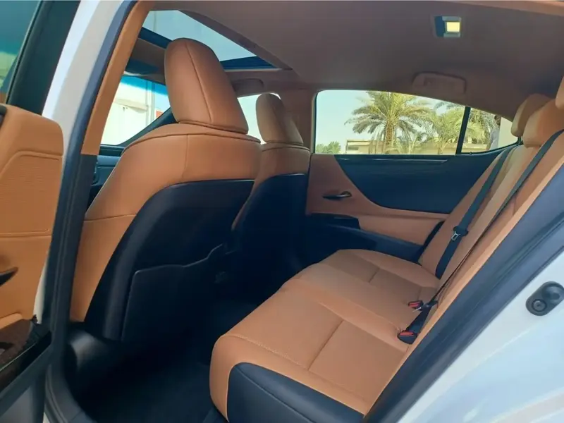 Lexus ES 2023