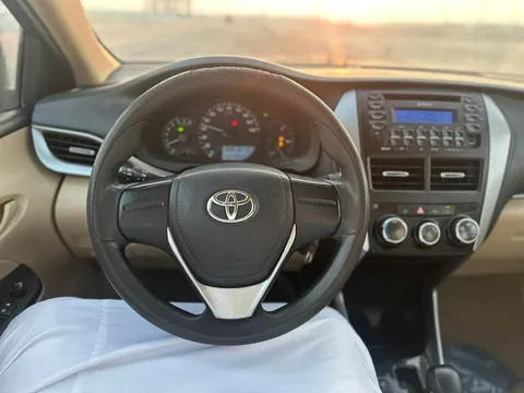 استكشف undefined undefined الصور الخارجية والداخلية. اكتشف جميع جوانب وتفاصيل السيارات.