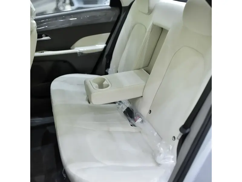 Discover undefined undefined Exterior Interior Images.Find all aspects and details of cars.