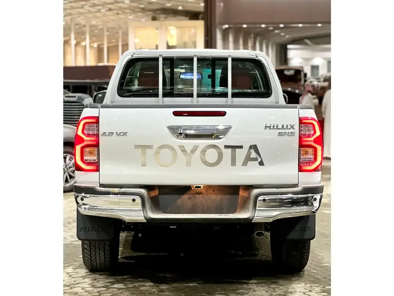 Discover undefined undefined Exterior Interior Images.Find all aspects and details of cars.