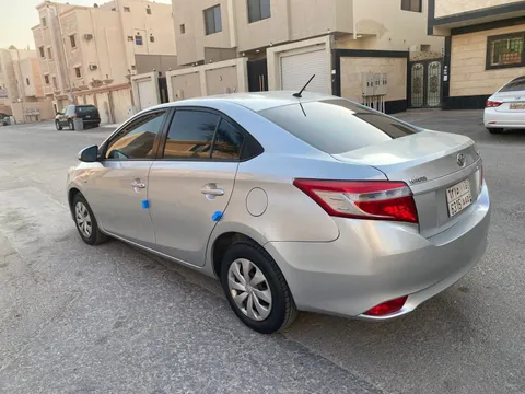 استكشف undefined undefined الصور الخارجية والداخلية. اكتشف جميع جوانب وتفاصيل السيارات.