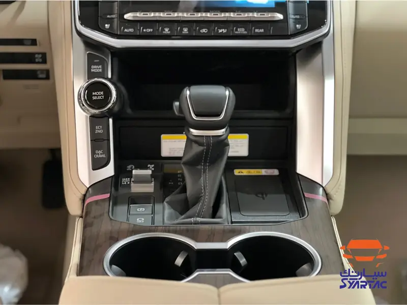 Discover undefined undefined Exterior Interior Images.Find all aspects and details of cars.