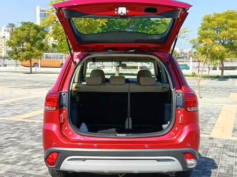 Discover undefined undefined Exterior Interior Images.Find all aspects and details of cars.