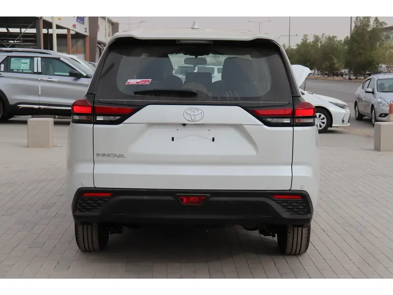 Toyota Innova 2024