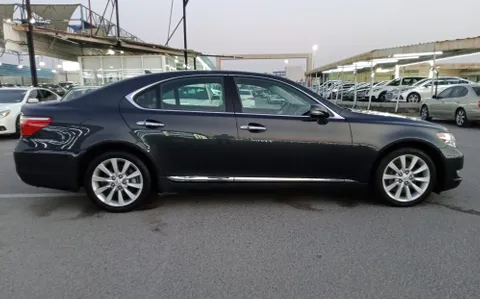 Lexus LS 460 4 door 4.6L SWB 2010