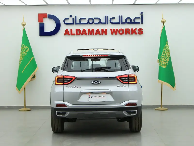 استكشف undefined undefined الصور الخارجية والداخلية. اكتشف جميع جوانب وتفاصيل السيارات.