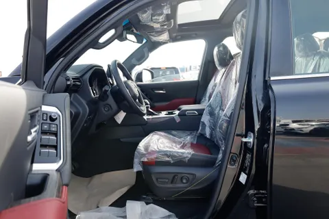 Discover undefined undefined Exterior Interior Images.Find all aspects and details of cars.