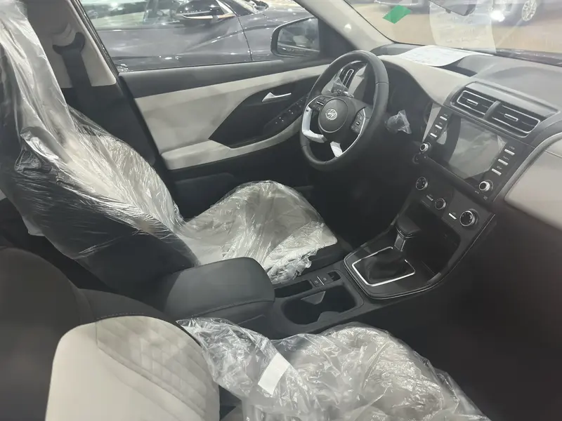 Discover undefined undefined Exterior Interior Images.Find all aspects and details of cars.