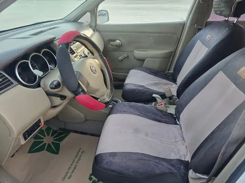 Nissan Tiida 1.8L SL 2011