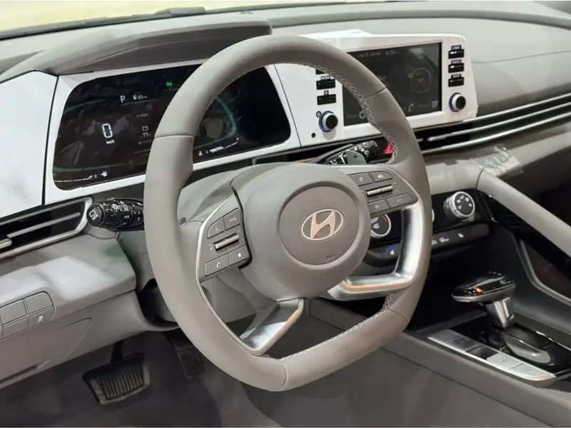 Hyundai Elantra 2025