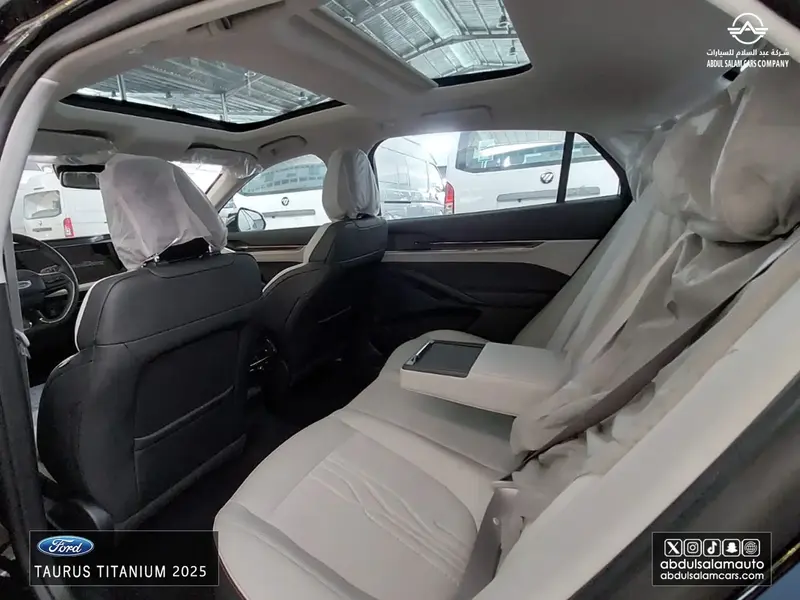 Discover undefined undefined Exterior Interior Images.Find all aspects and details of cars.