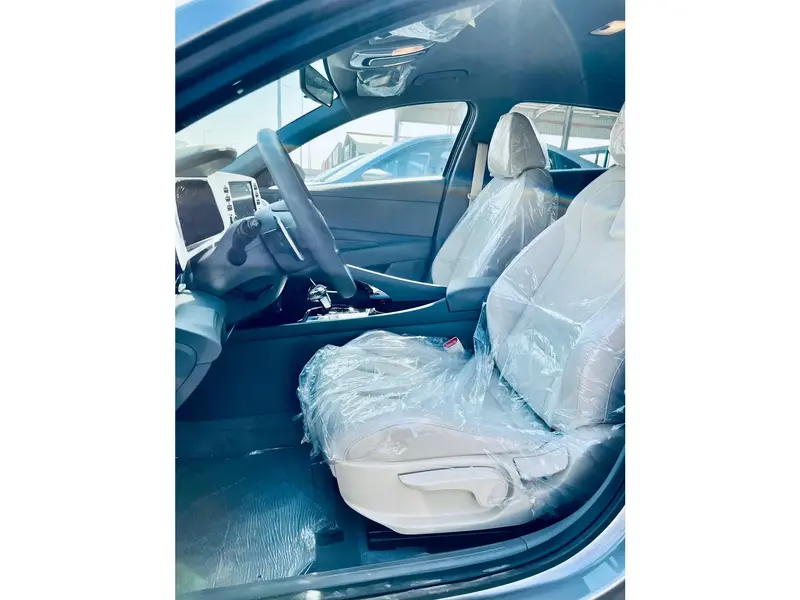 Hyundai Elantra 2025