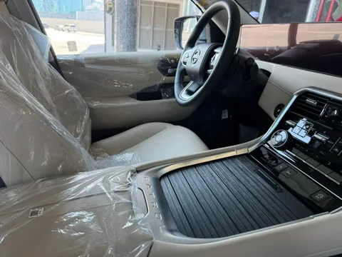 Discover undefined undefined Exterior Interior Images.Find all aspects and details of cars.