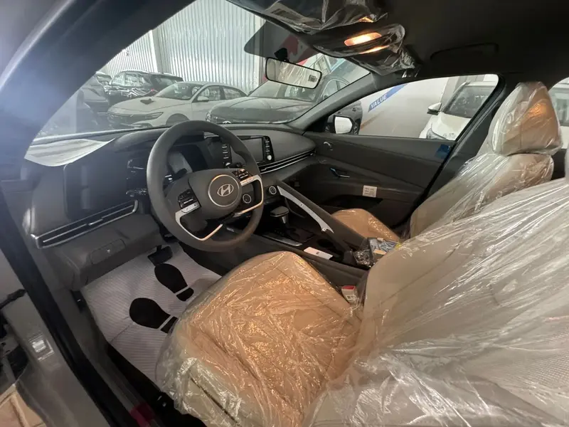 Hyundai Elantra 2025